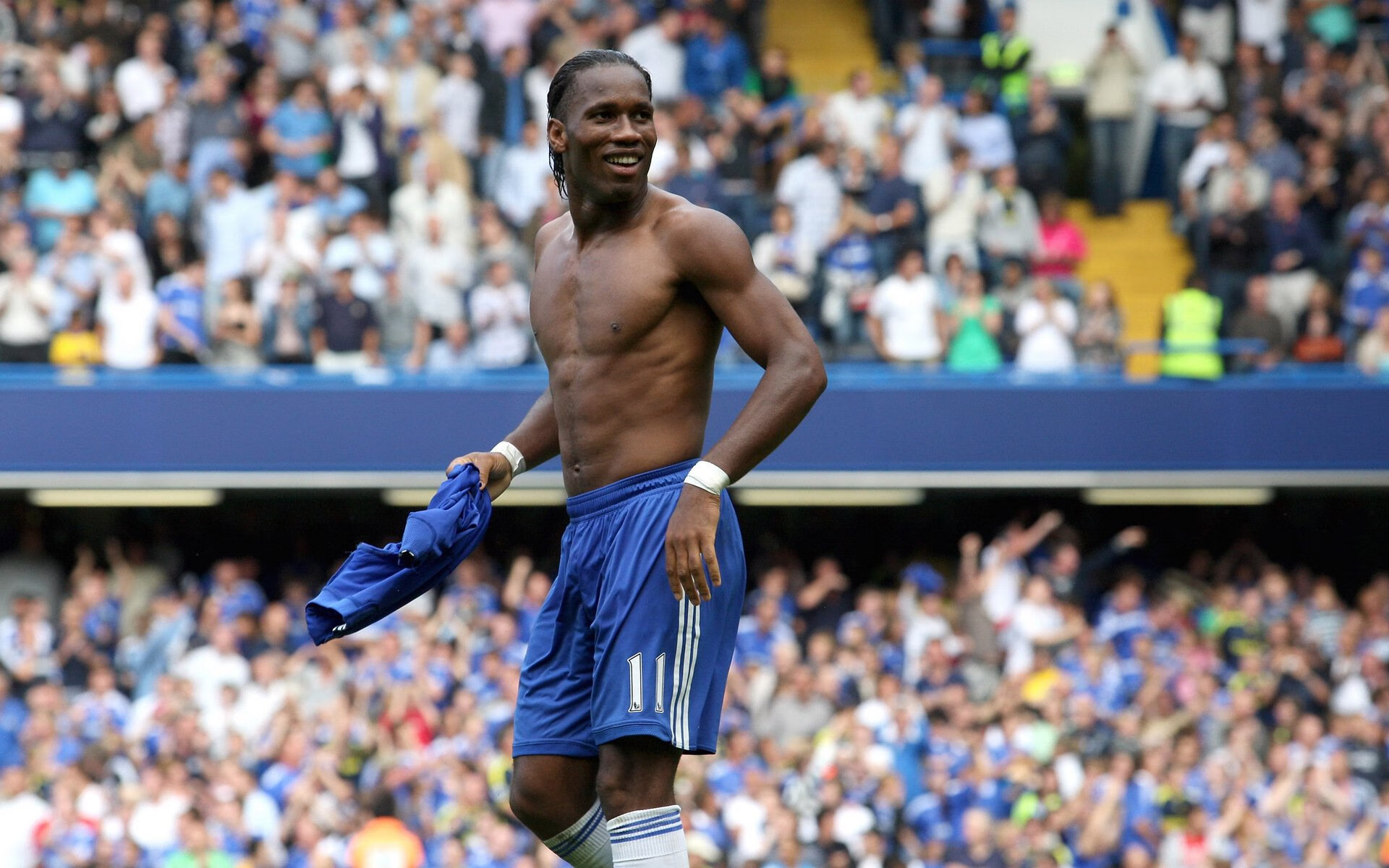 乐鱼体育平台官网-巴黎失利,拜仁2-1拿下比赛,梅开二度的迪亚斯表现抢眼,拜仁 2_3 不敌巴黎